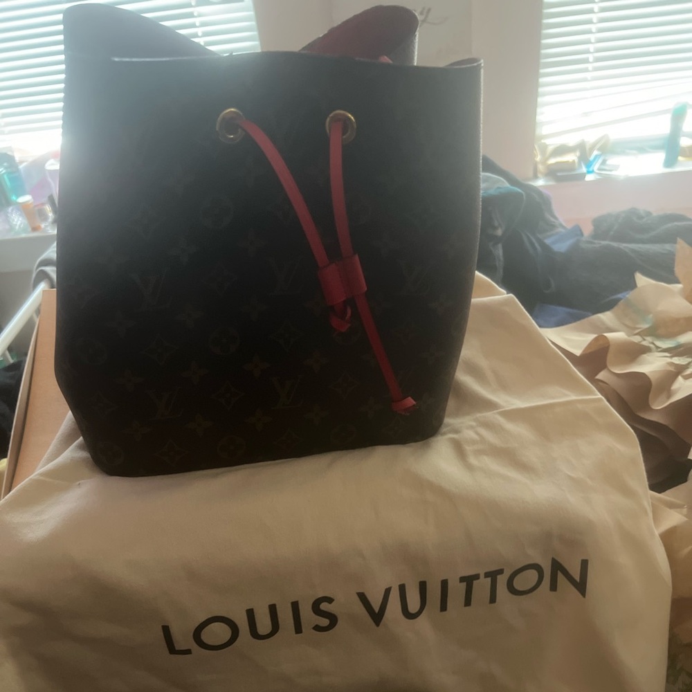 Louis Vuitton Neo Noe bag